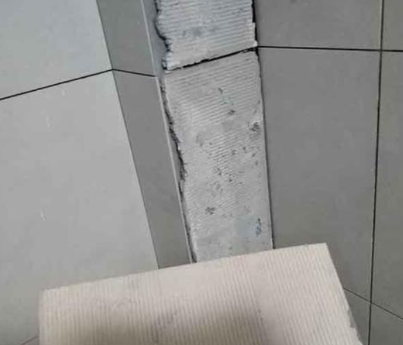 鸡冠瓷砖空鼓维修公司分享下厨房瓷砖脱落的补救措施。